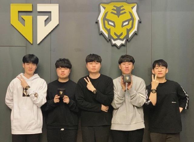 球队始终保 球队始终保